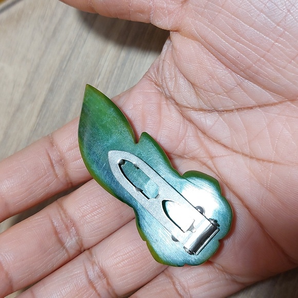 Vintage Bakelite Spinach Green Flower Dress Clip Art Deco Era Collectible - Picture 6 of 9